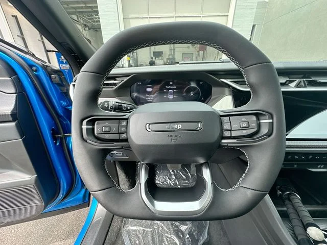 New 2026 Hydro Blue Pearl-Coat Exterior Paint Jeep Limited image 16