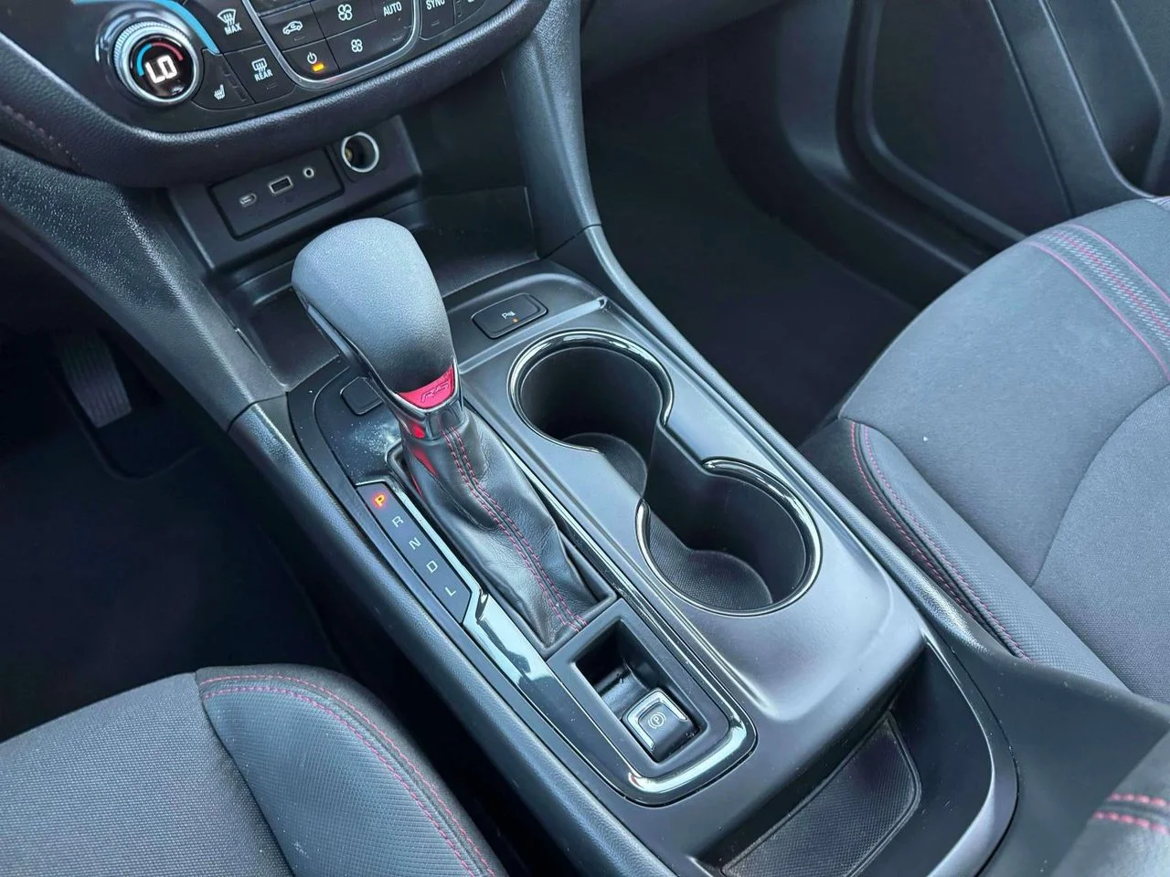 Used 2023 Summit White Chevrolet AWD RS image 33