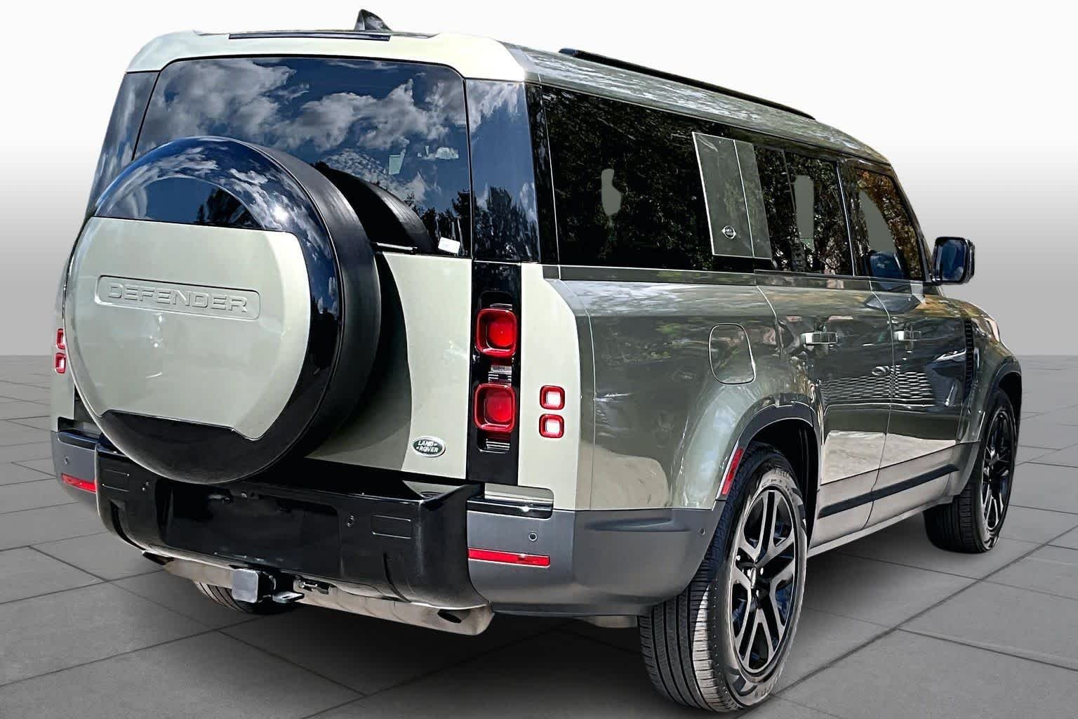 Used 2023 Pangea Green Metallic Land Rover SE image 13