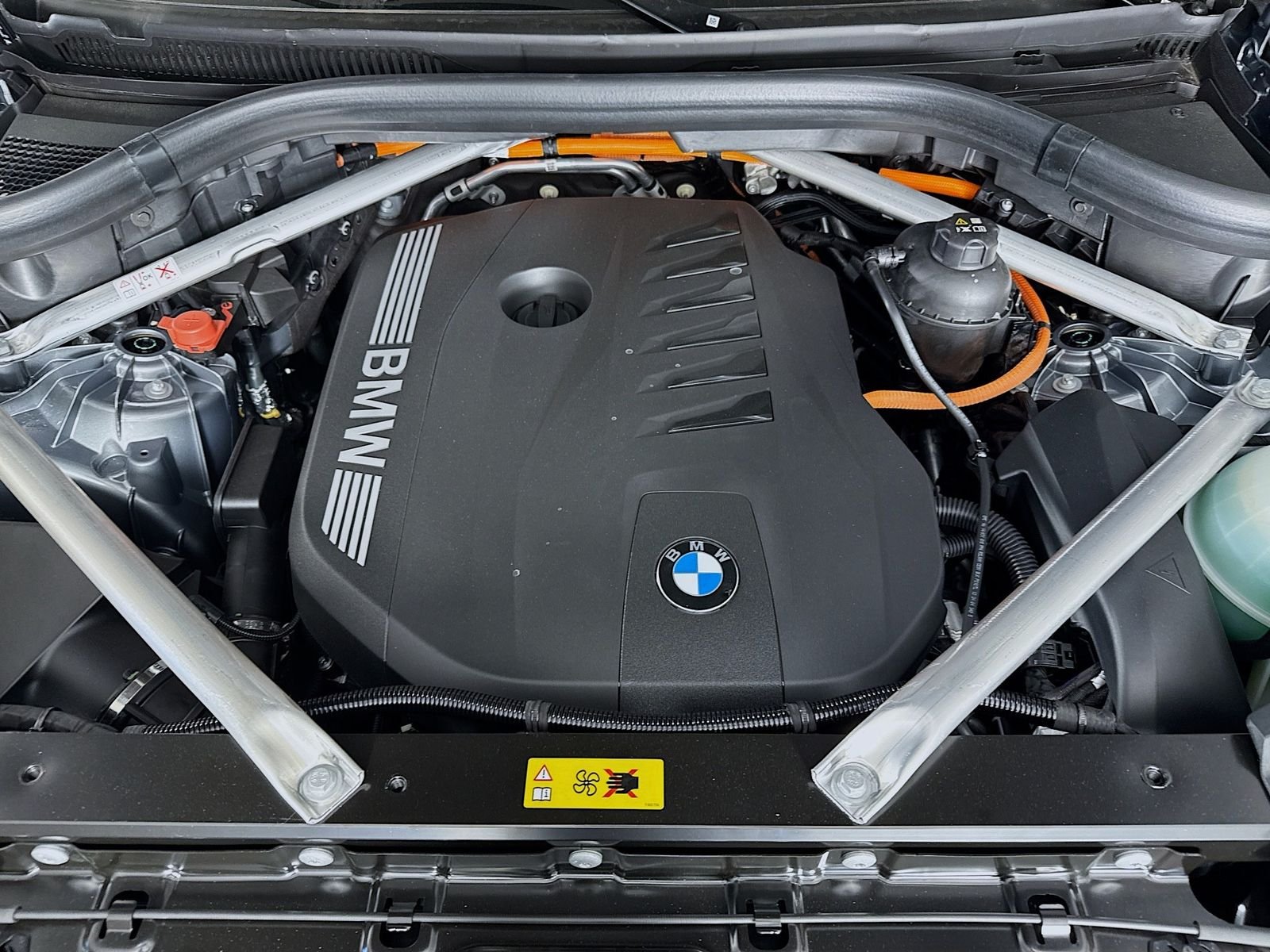 New 2026 Skyscraper Grey Metallic BMW xDrive50e image 32