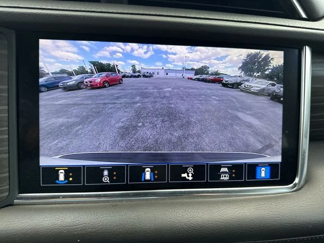 Used 2021 White GMC Denali image 26