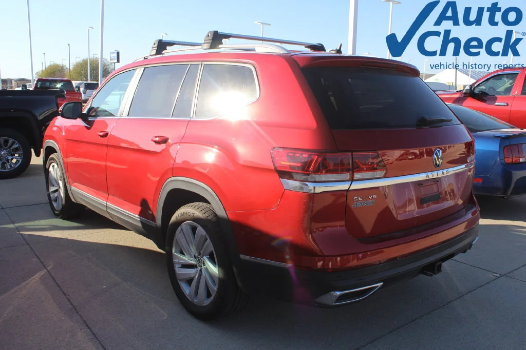 Used 2021 Blue Volkswagen SEL image 3