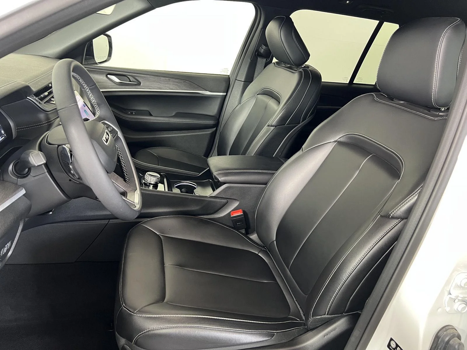 Used 2025 Wh Jeep  image 4