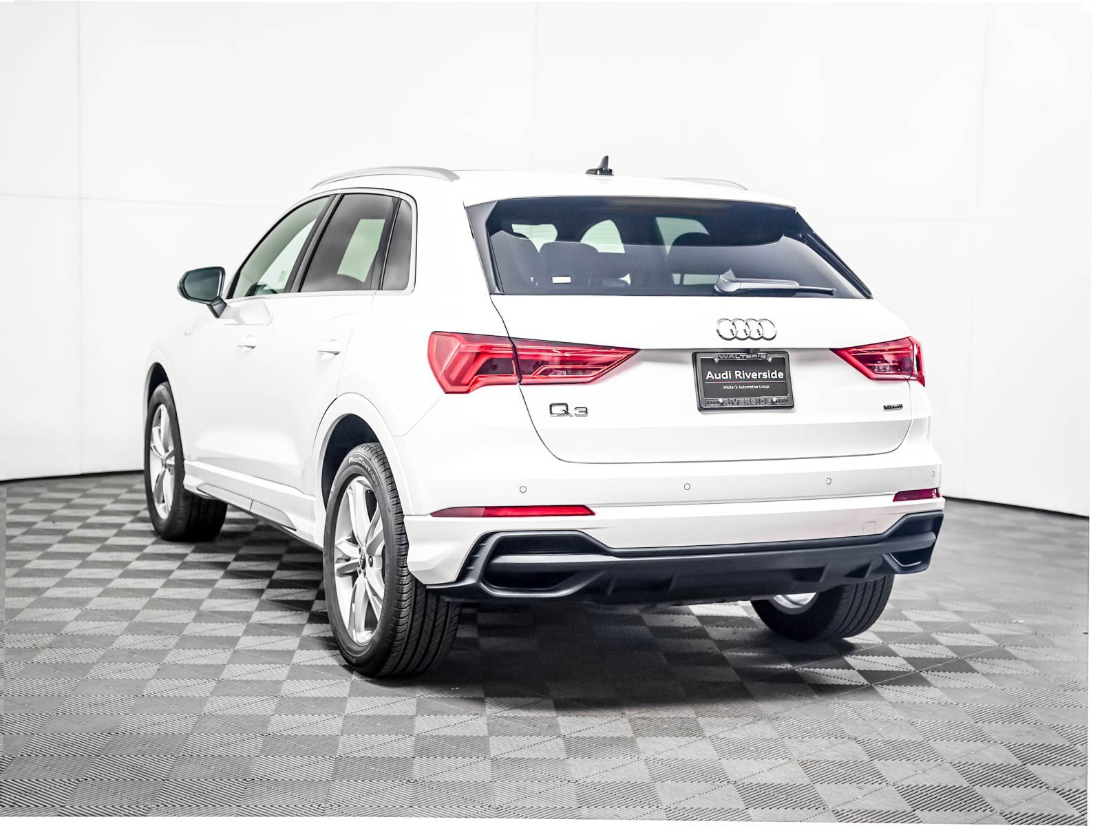 Used 2023 Ibis White Audi S line Premium image 2