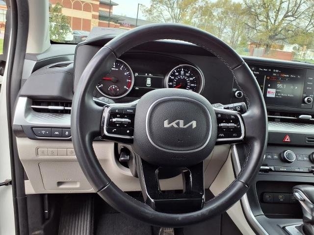 Used 2024 White Kia  image 18