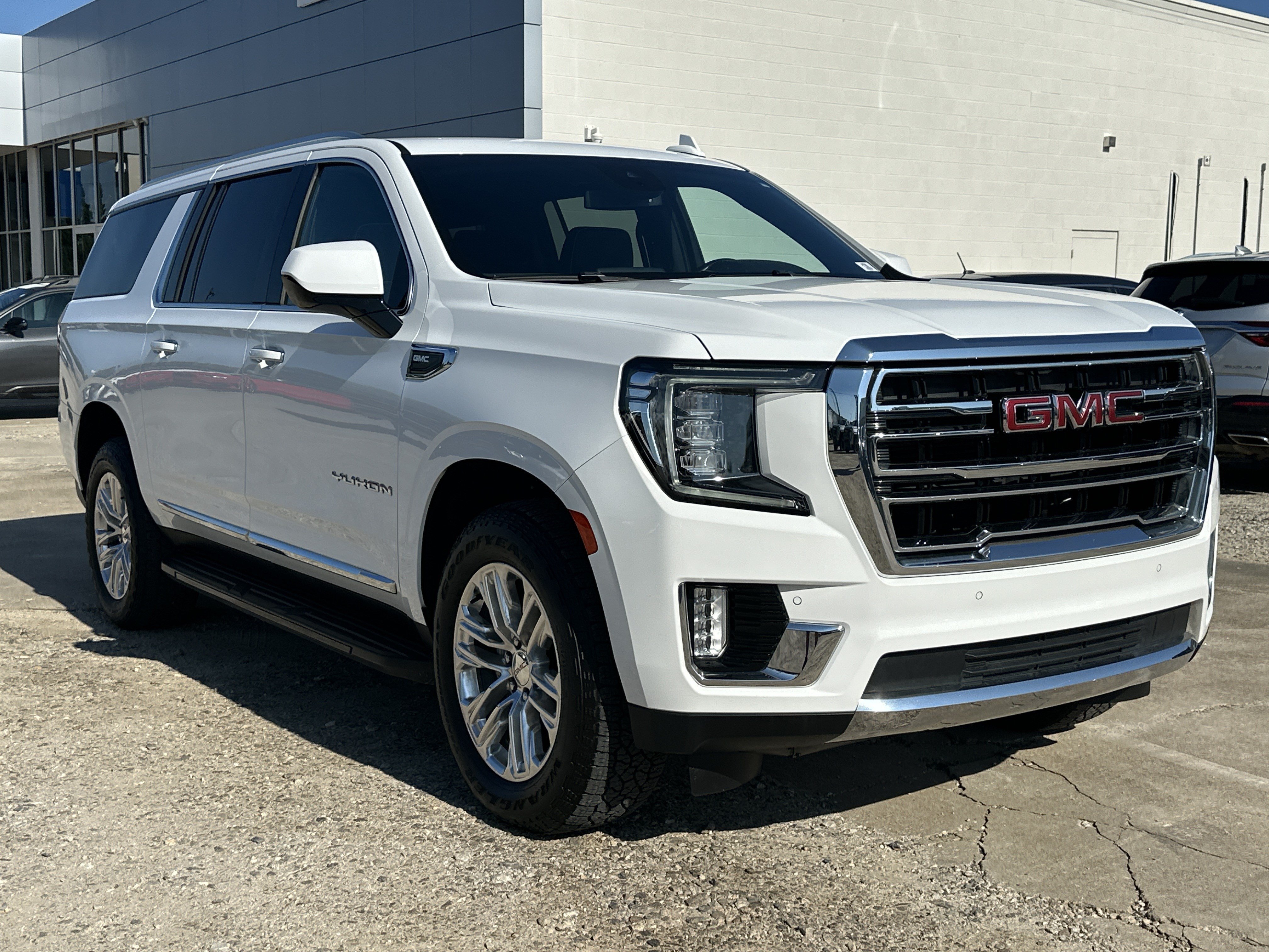 Used 2024 Summit White GMC SLT image 3