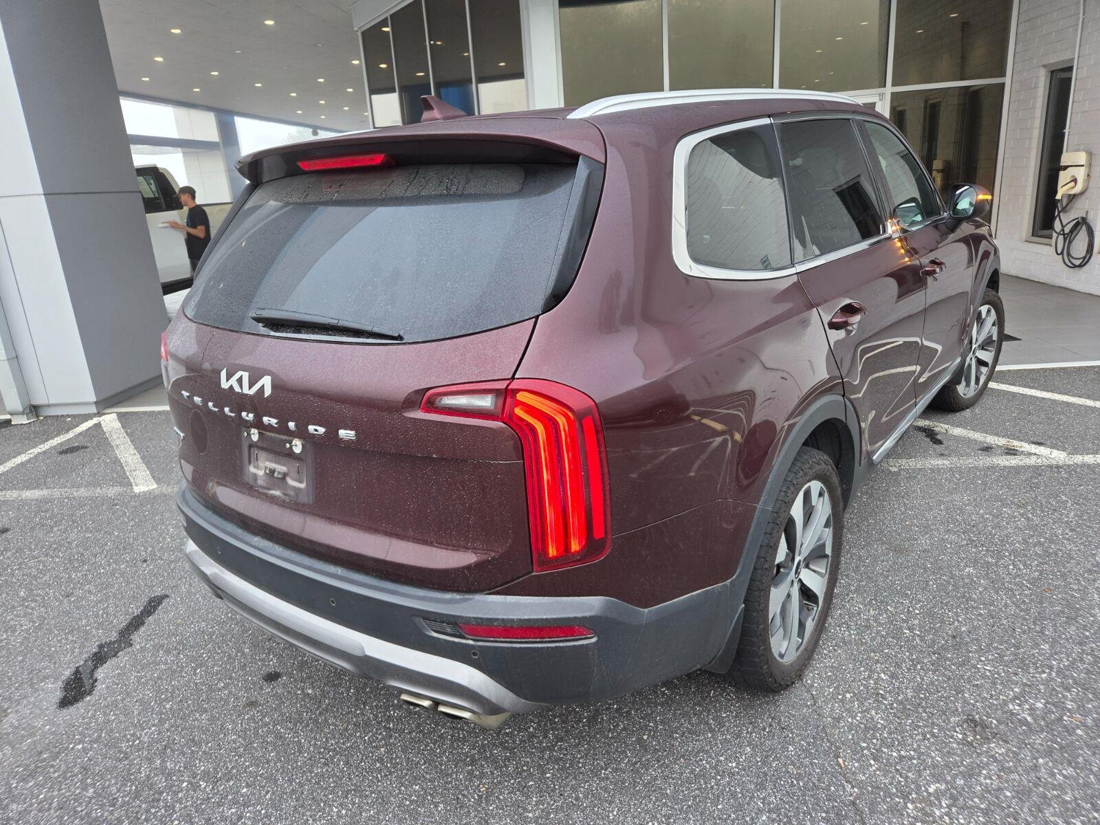 Used 2022 Sangria Kia EX image 5