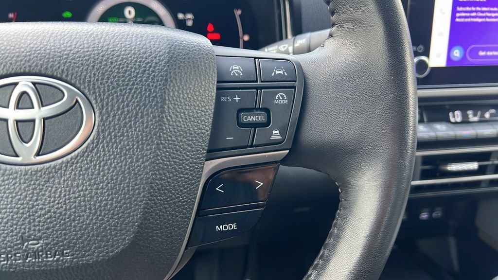 Used 2025  Toyota LE image 20