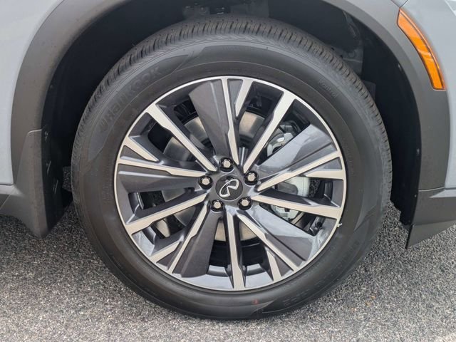 Used 2027 Gray INFINITI LUXE image 11