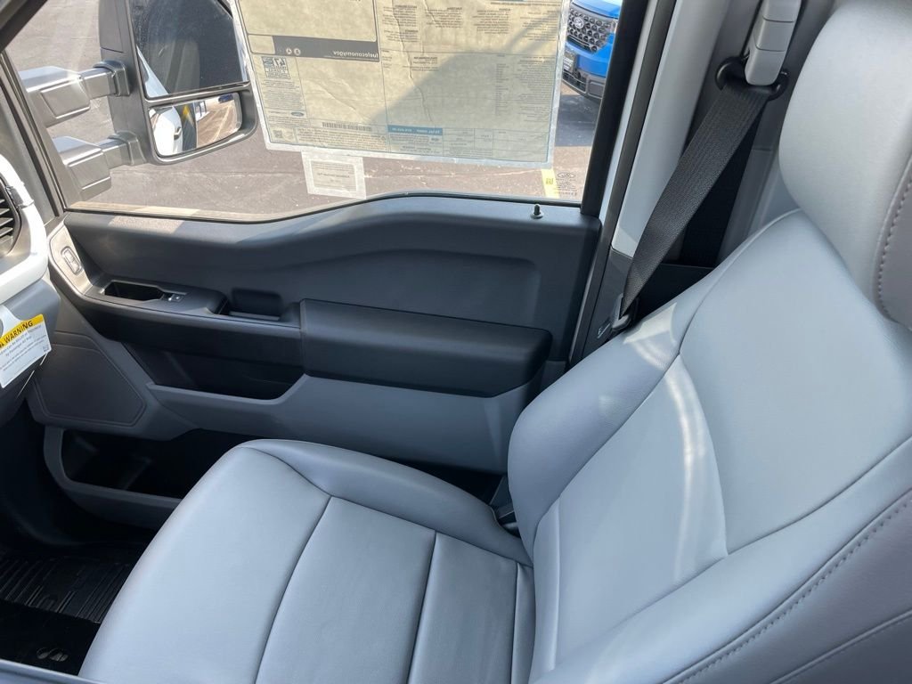 2025 Ford F-550 Super Duty Chassis Cab XL - Photo 22