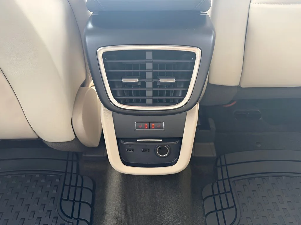 Used 2018 Red Lincoln Reserve image 25