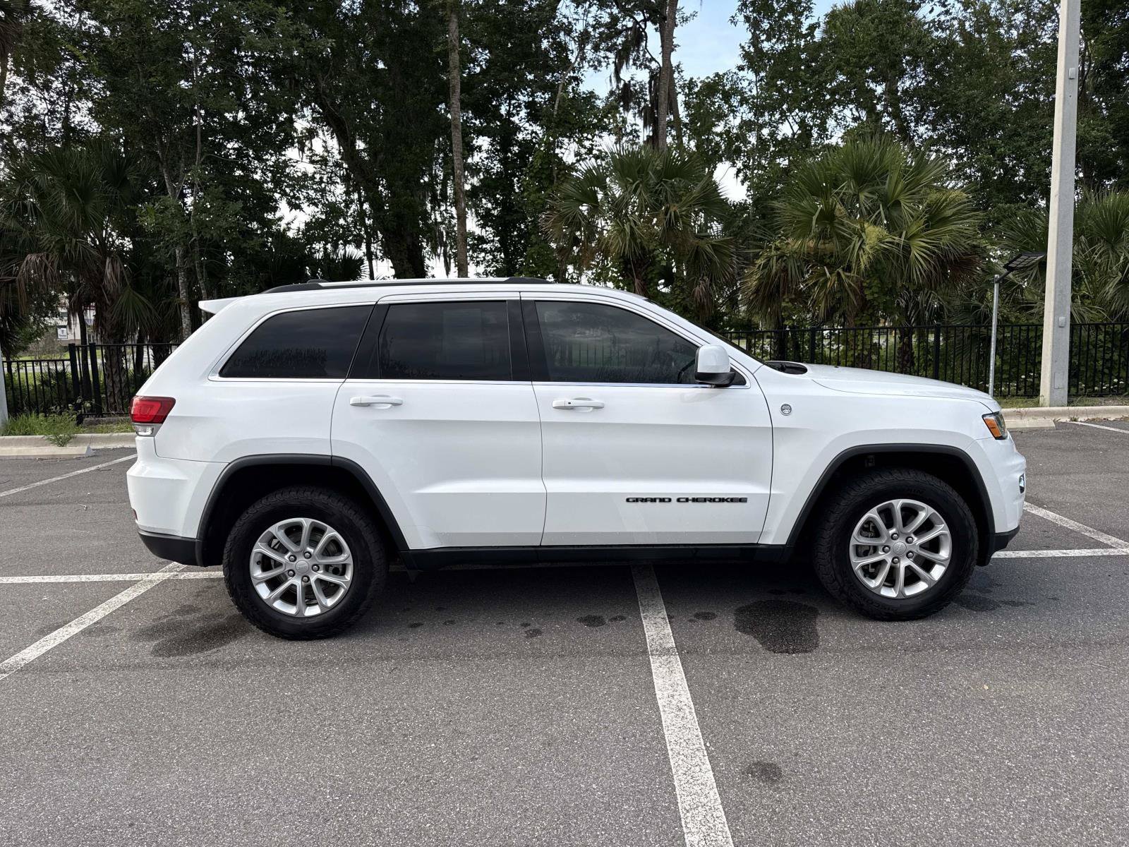 Used 2021 Bright White Clea Jeep Laredo E image 1