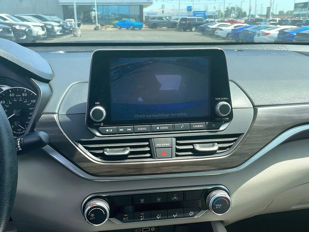 Used 2025 Bluestone Pearl Nissan SV image 18