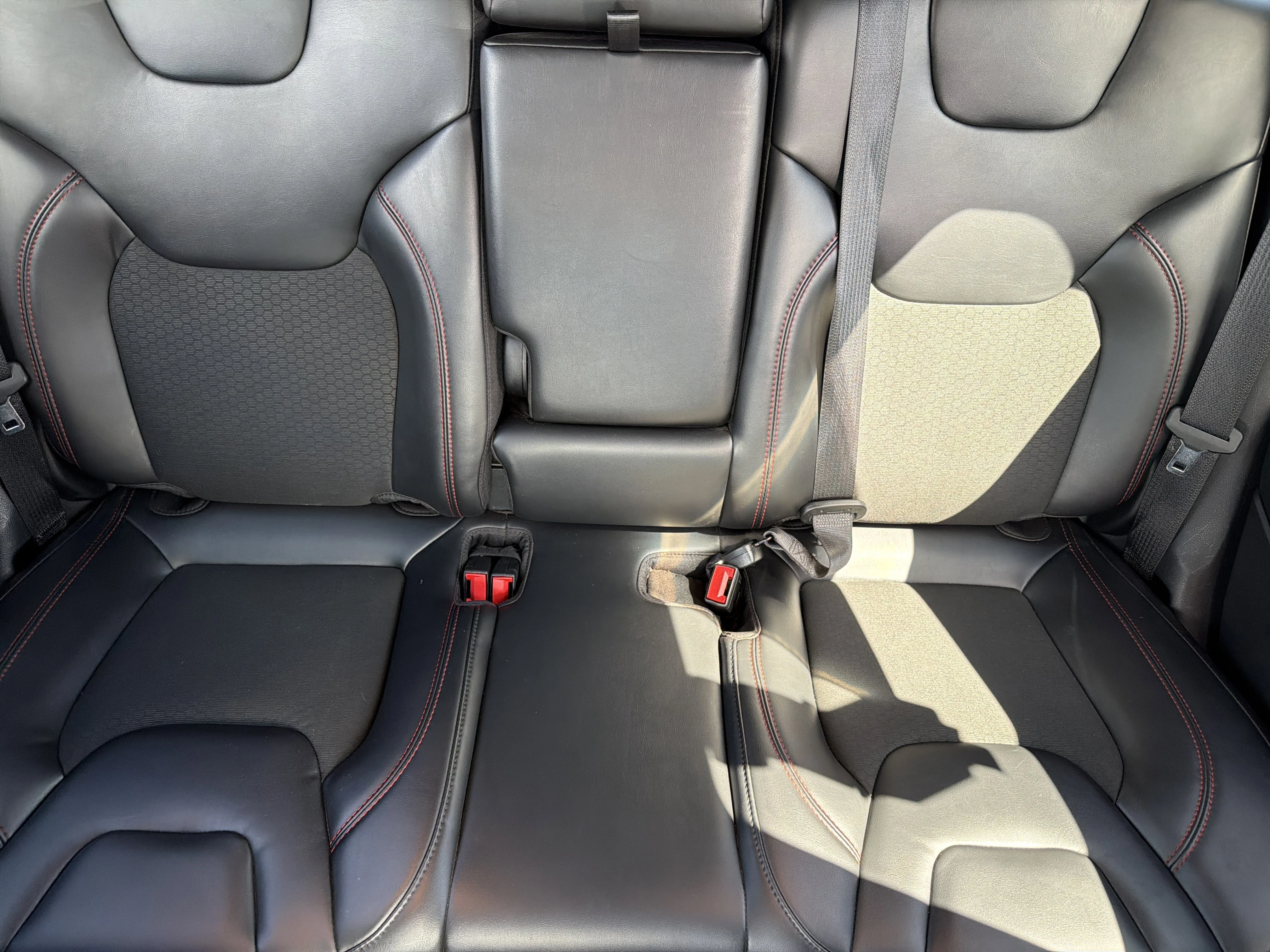 Used 2020 Light Brownstone Pearlcoat Jeep Trailhawk image 13