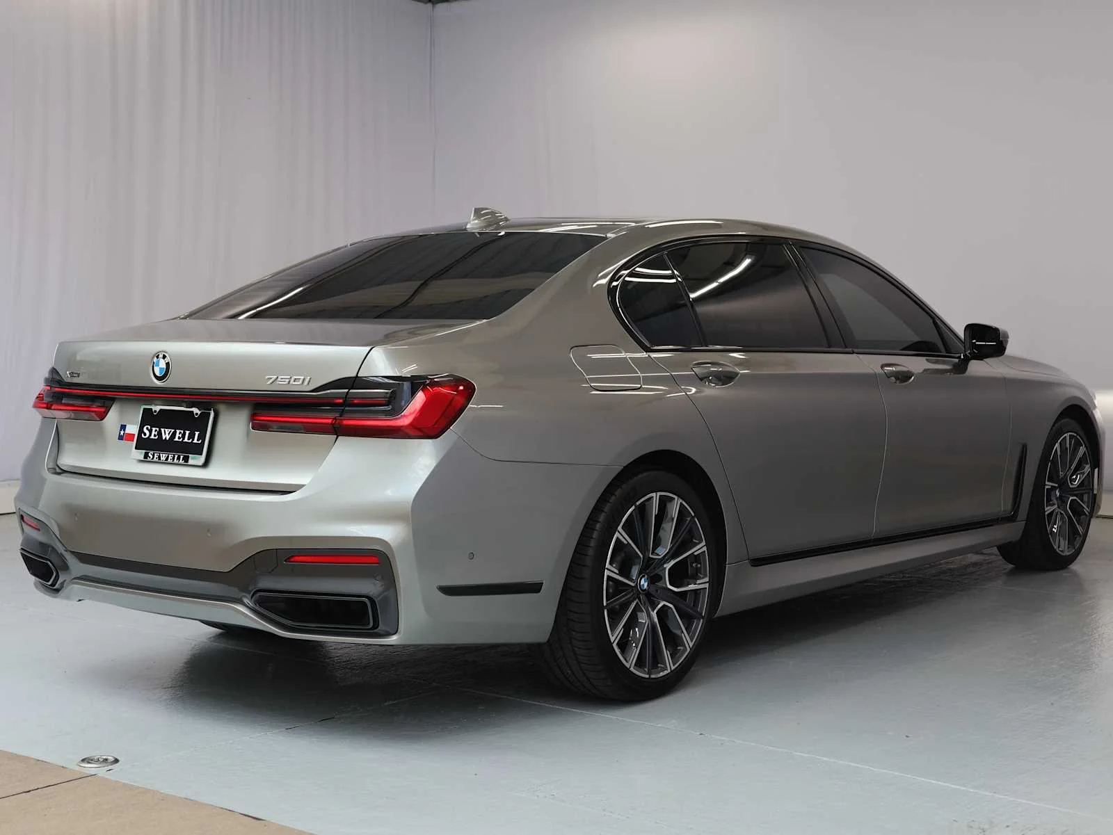Certified Used 2022 Donington Gray Metallic BMW 750i xDrive image 9