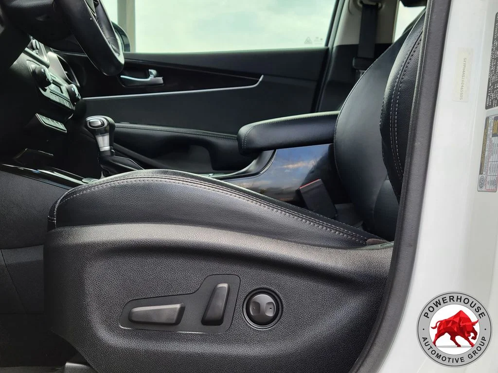 Used 2019 White Kia EX image 25