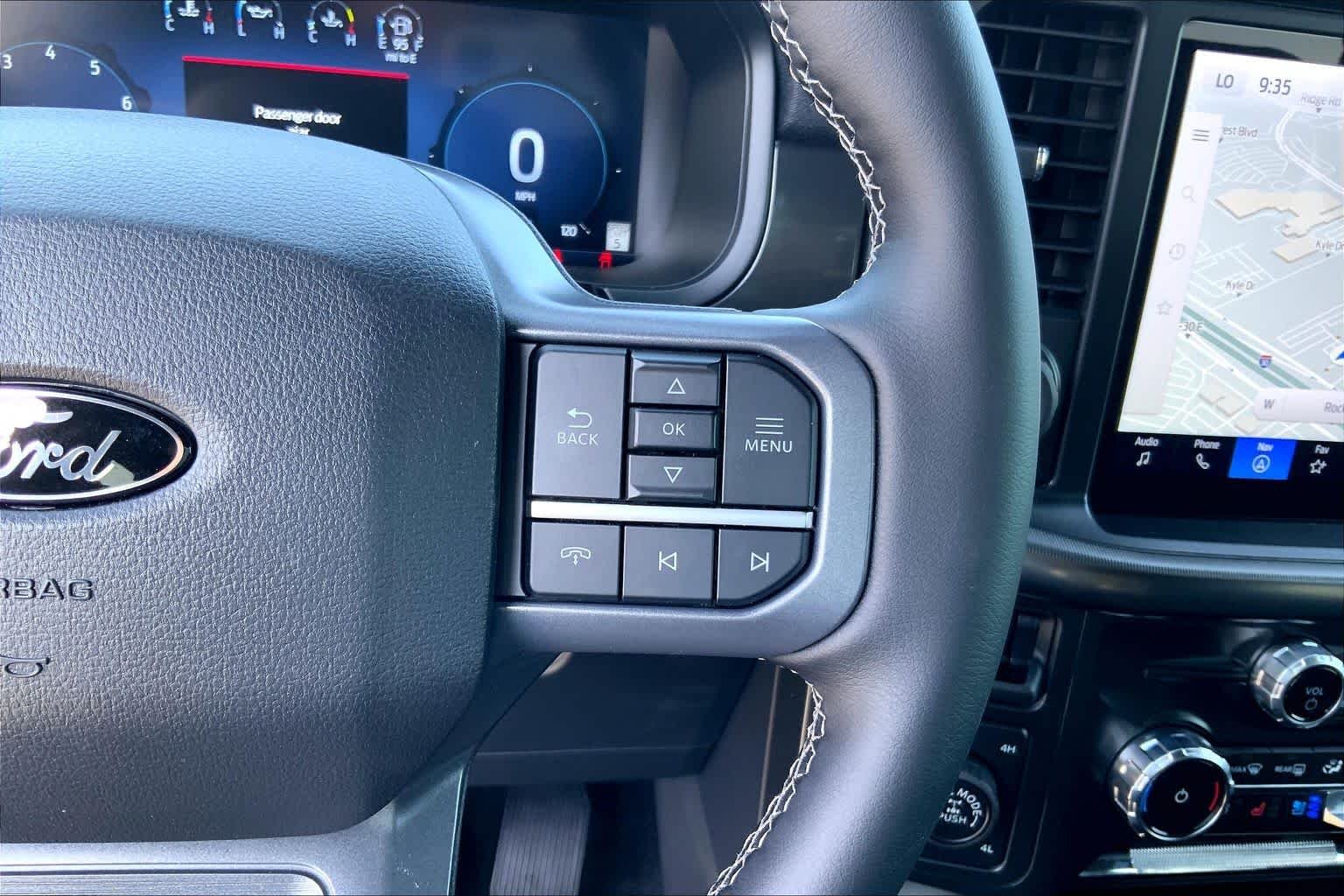 Used 2025 Agate Black Metallic Ford LARIAT image 41