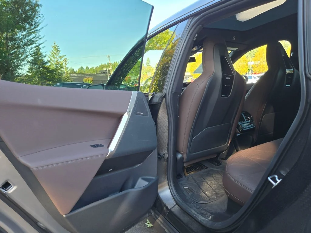 Used 2023 Oxide Gray Metallic BMW xDrive50 image 15