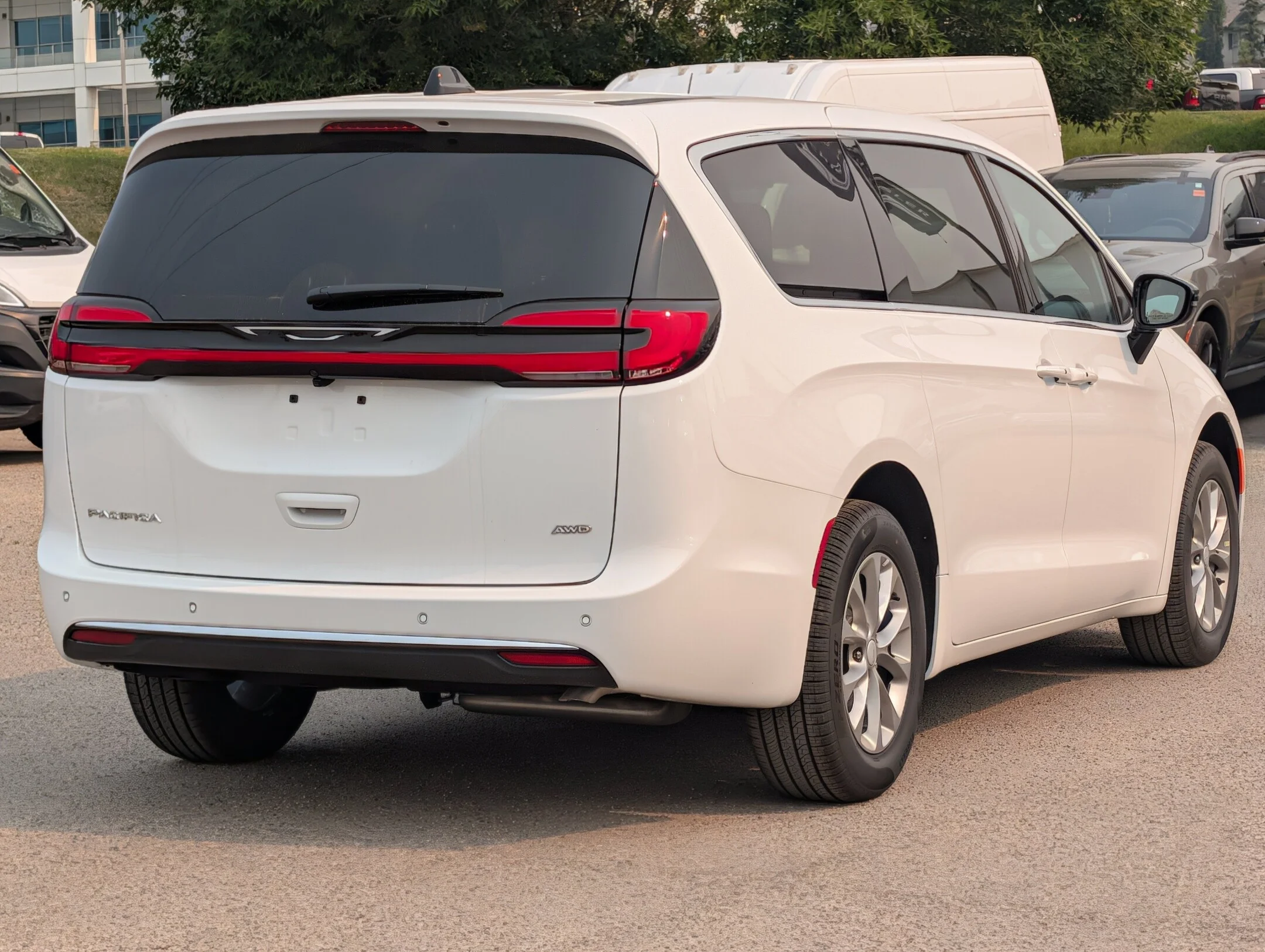 New 2027 White Chrysler Select - - AWD - Safety Sphere Pkg w/ 360 Cam - Stow n Go Seats & More! image 8