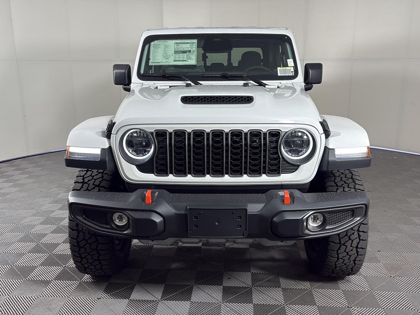 New 2026 Bright White Clear-Coat Exterior Paint Jeep Mojave image 3