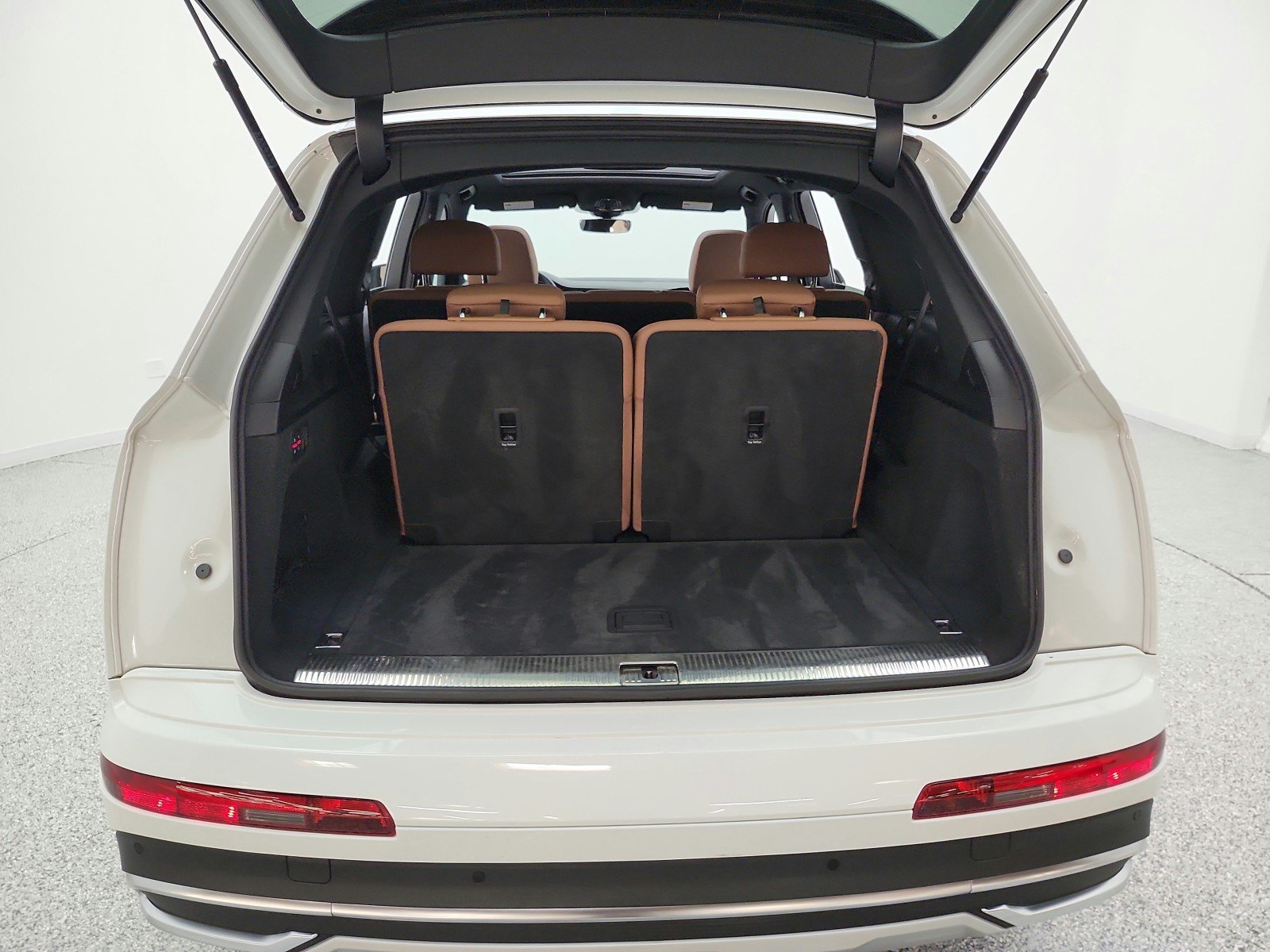 Used 2023 Carrara White Audi Premium 45 TFSI quattro image 18