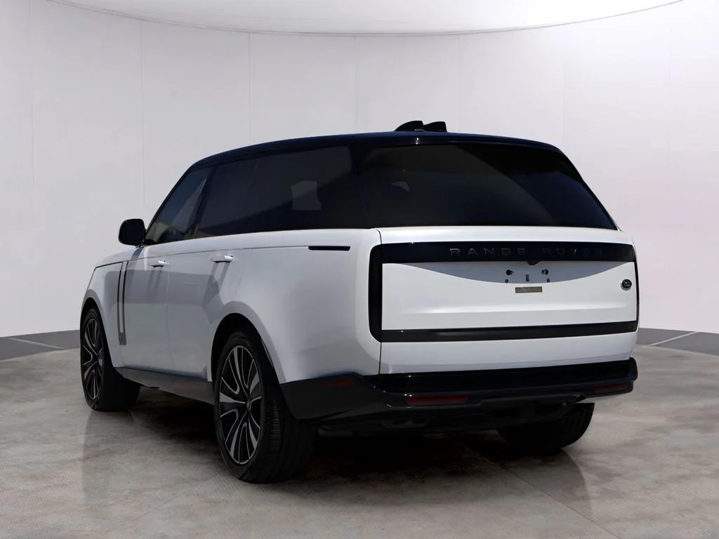 Used 2023 Ostuni Pearl White Land Rover SE image 5
