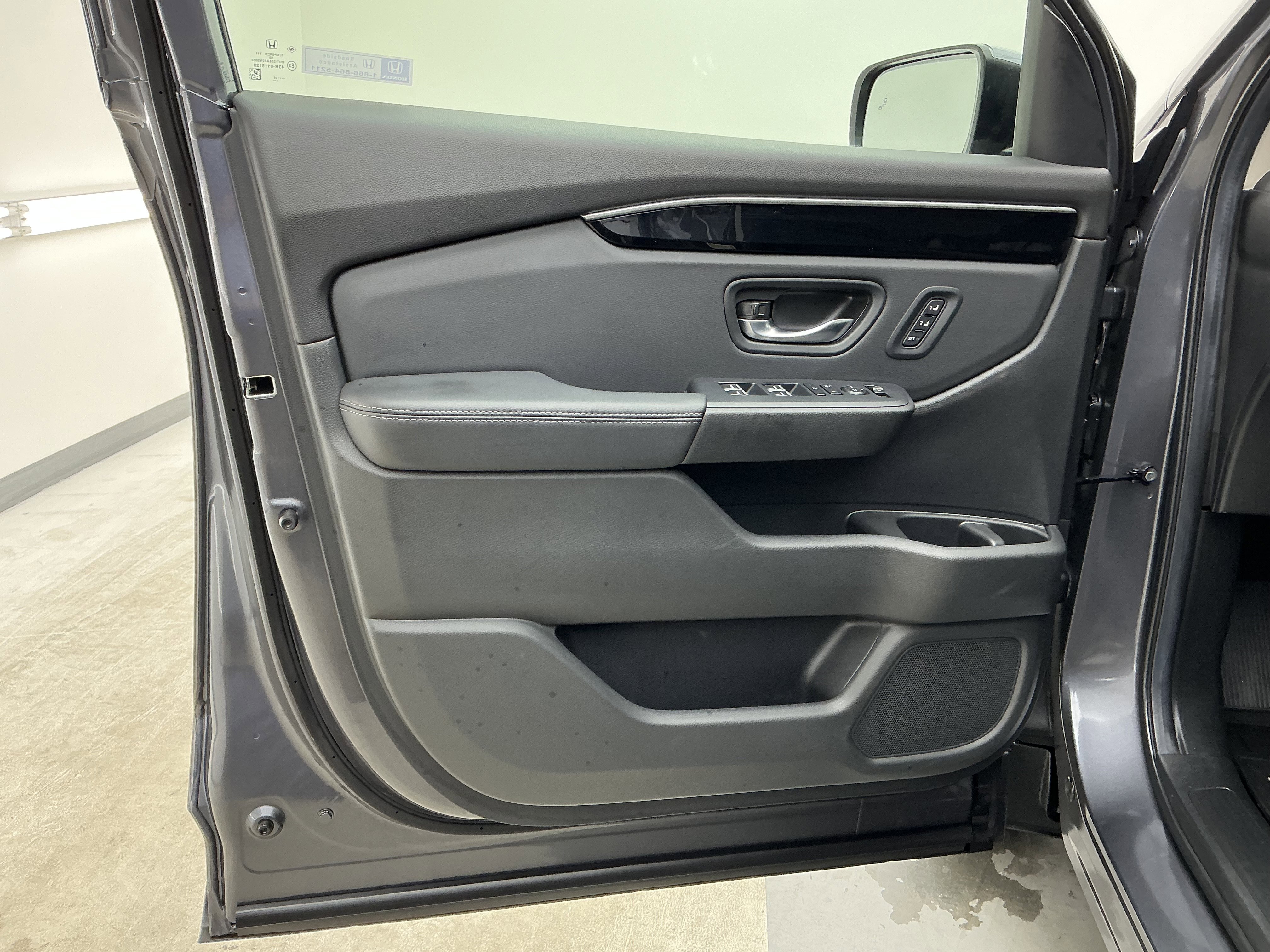 Used 2025 Black Honda EX-L image 16
