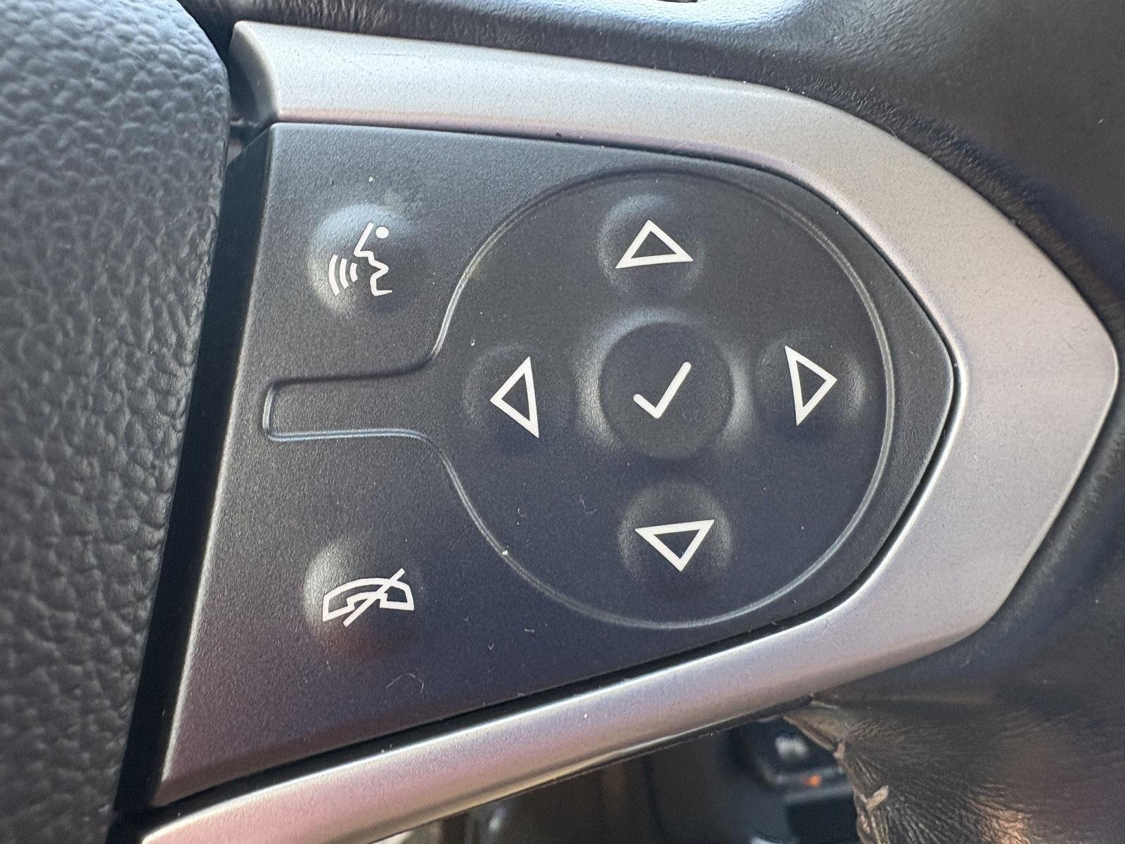 2020 Chevrolet Colorado LT - Photo 11