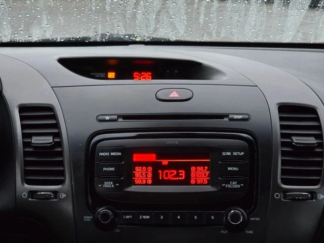 Used 2017 Silky Silver Kia LX image 20