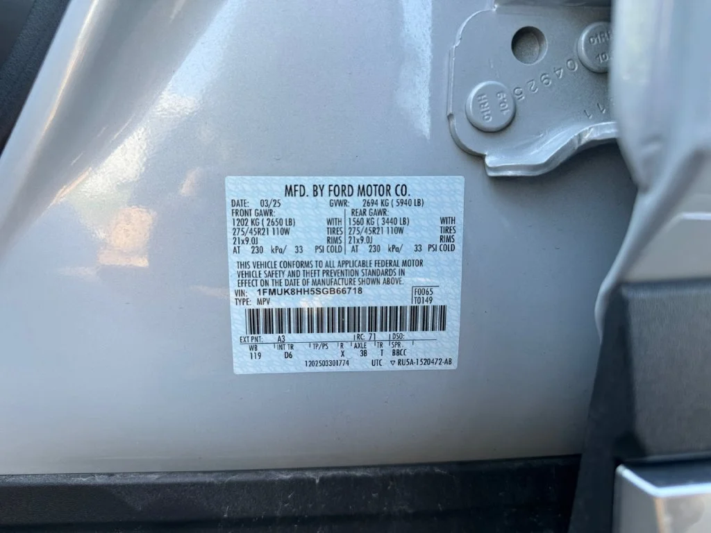 Used 2025 White Metallic Ford Platinum image 26