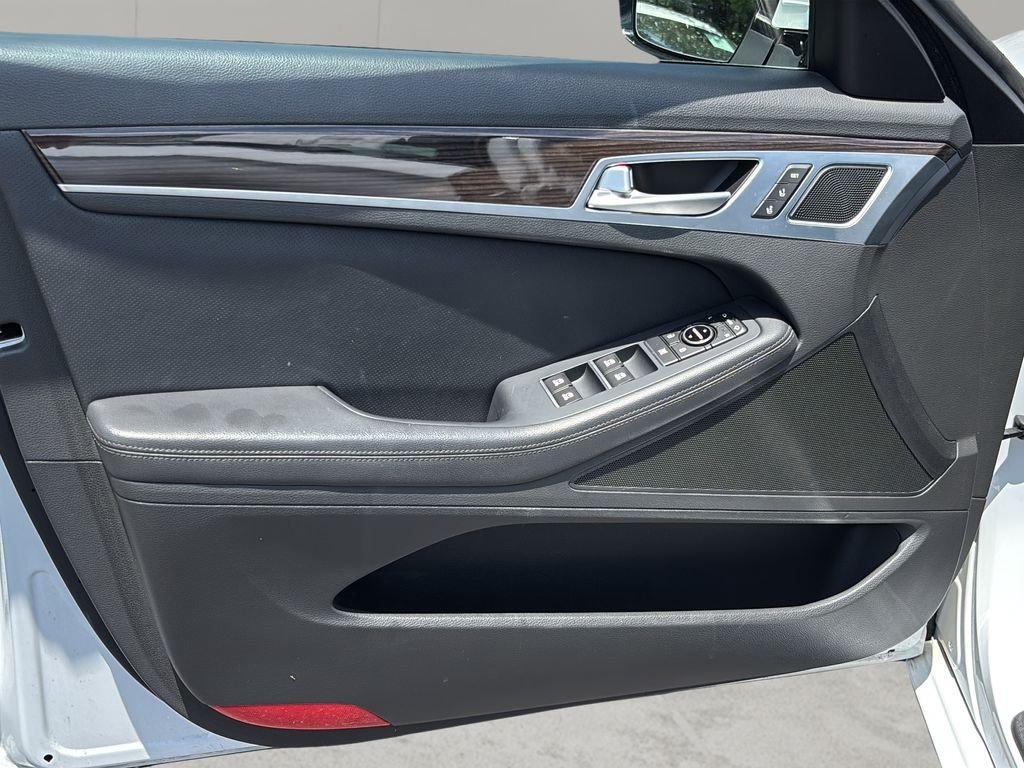 Used 2019 Casablanca White Genesis 3.8 image 11