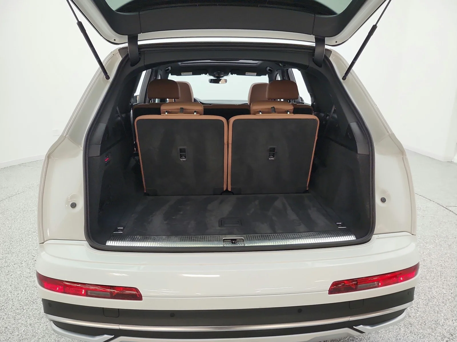 Used 2023 Carrara White Audi Premium 45 TFSI quattro image 18
