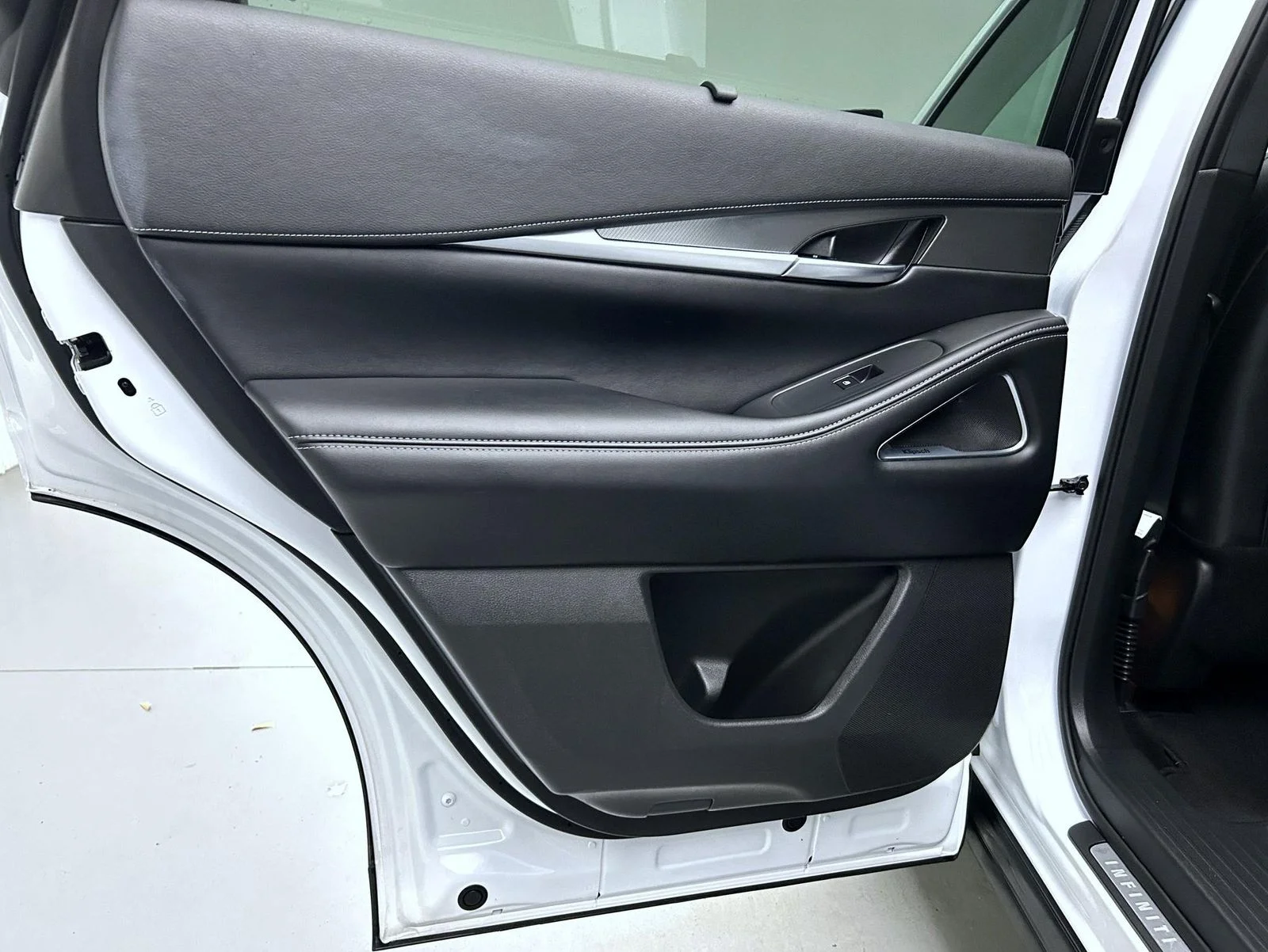 Used 2026 White INFINITI LUXE image 21