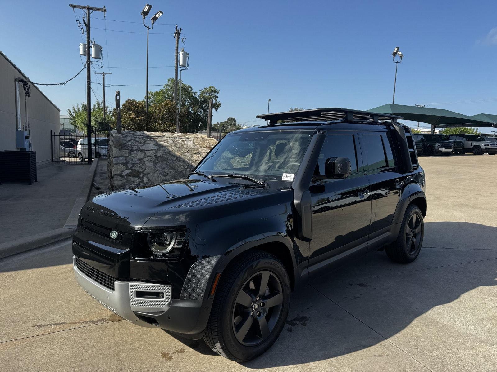 Used 2025 Santorini Black Metallic Land Rover S image 1