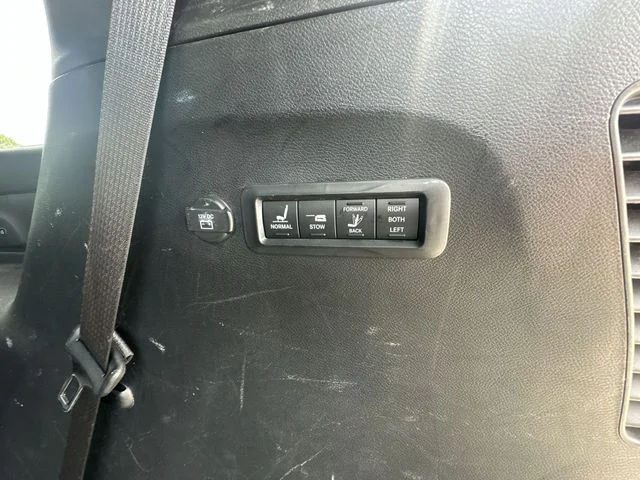 Used 2018 Black Chrysler Limited image 44