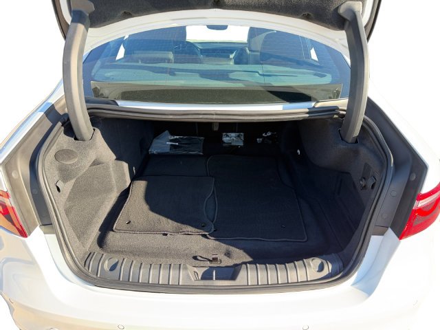Used 2024  Jaguar R-Dynamic SE image 18
