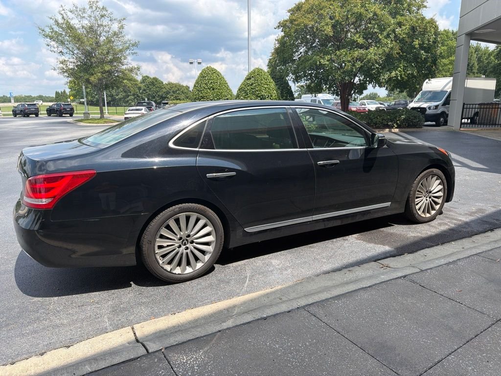 Used 2016 Black Hyundai Signature image 5