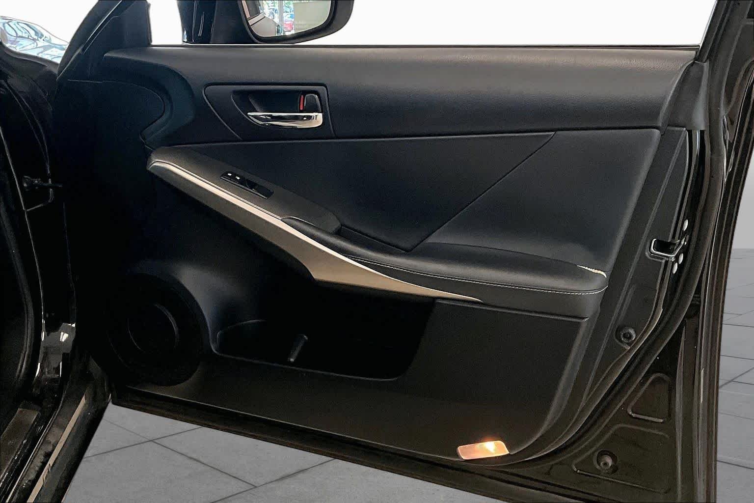 Used 2015 Obsidian Lexus  image 21