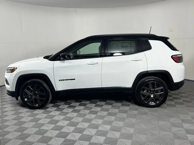 New 2026 Bright White Clear-Coat Exterior Paint Jeep Limited image 4