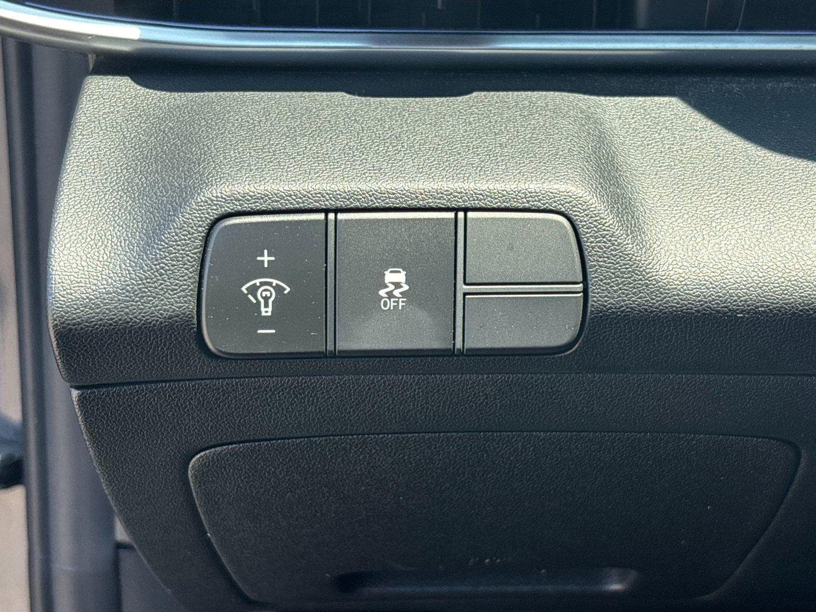 Used 2025 Ecotronic Gray Hyundai SEL Convenience image 17