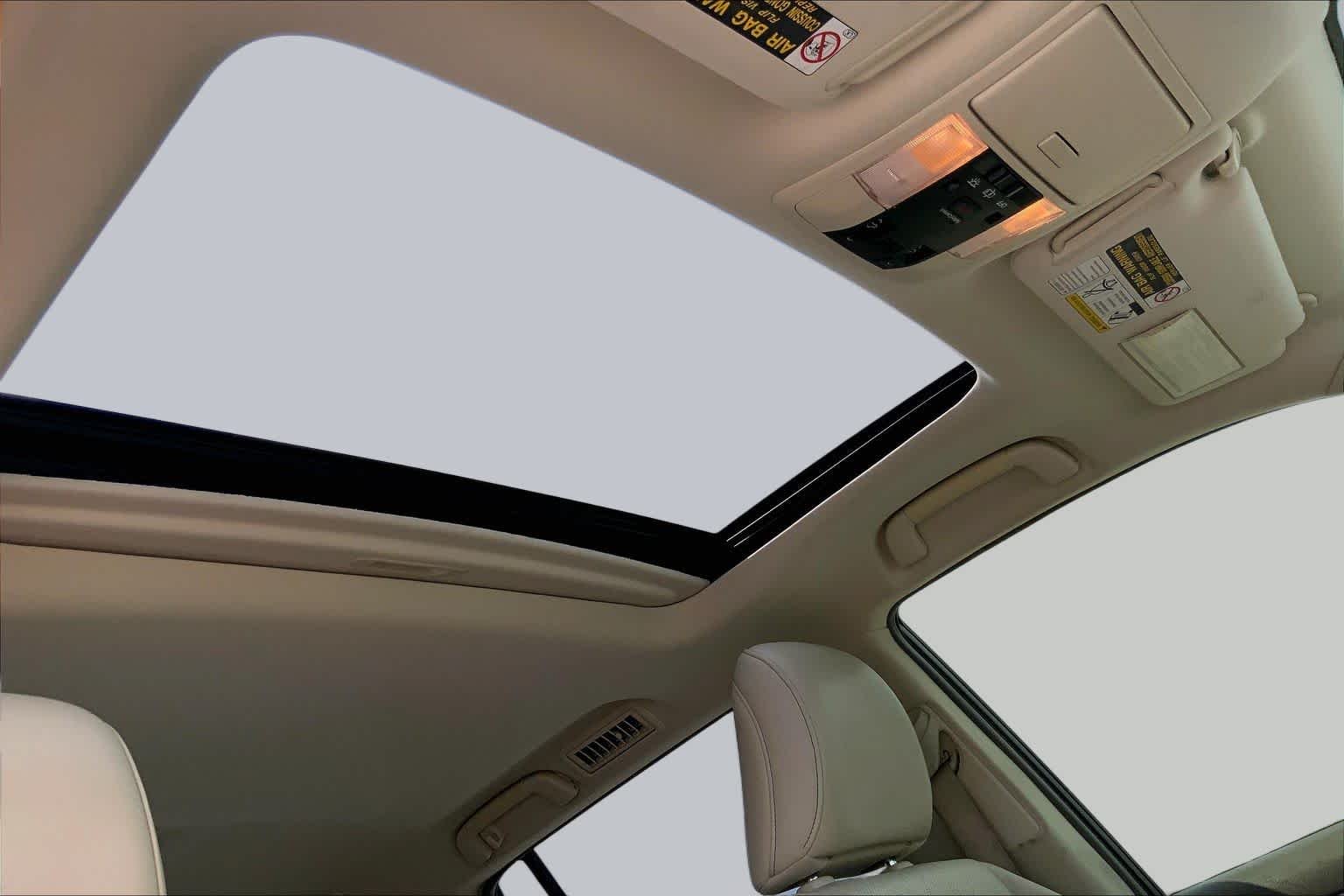 Used 2014 Starfire Pearl Lexus  image 13