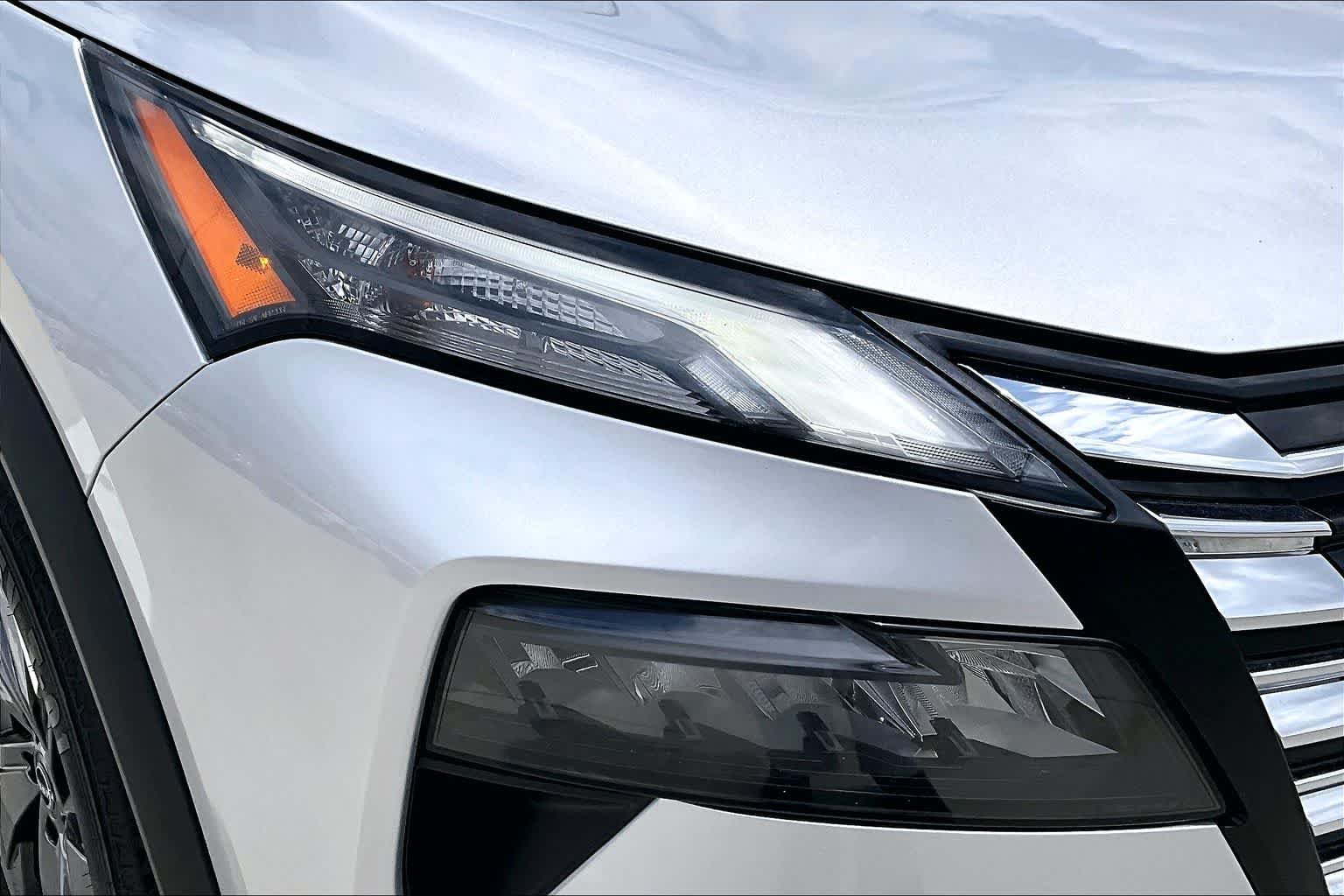 Used 2024 Brilliant Silver Metallic Nissan SV image 27