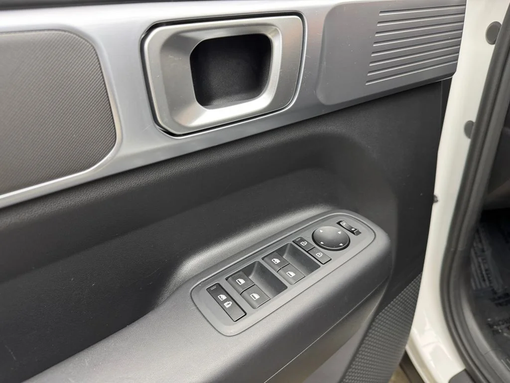 Certified Used 2025 White Hyundai SE image 10