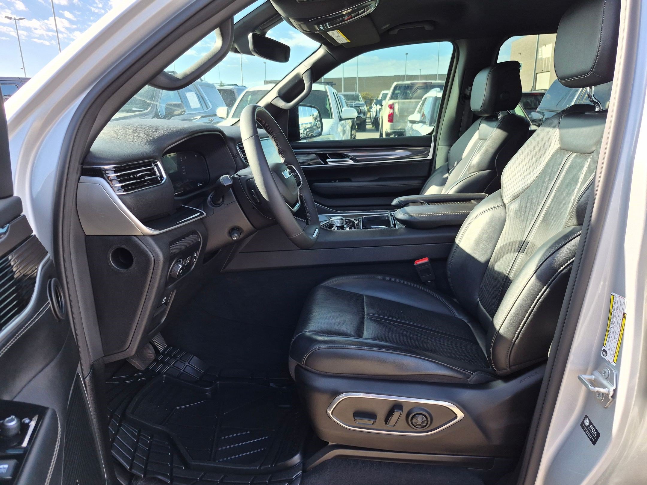 Used 2023 Silver Zynith Jeep Base image 15
