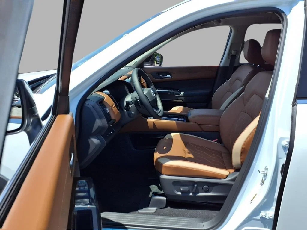 New 2026 White Nissan Platinum image 21