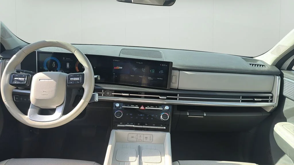 Used 2025 White Hyundai SEL image 11