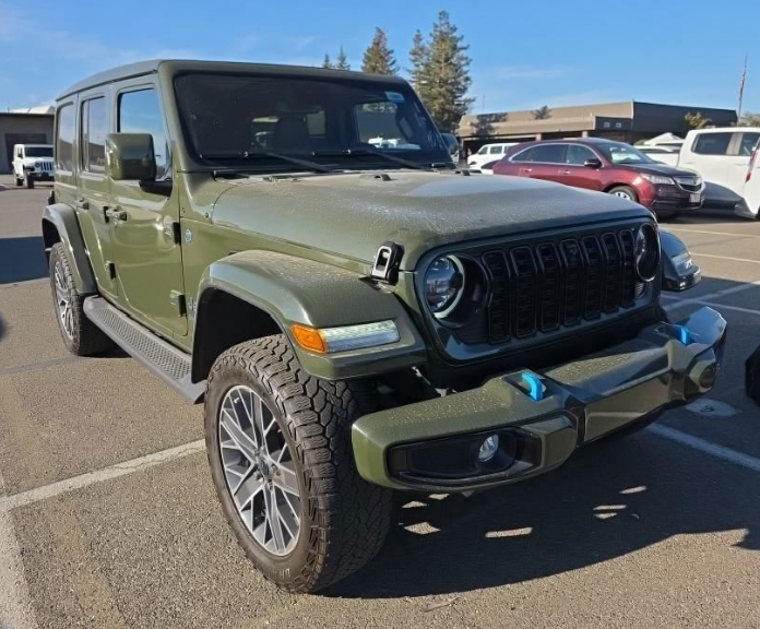 Used 2024 Green Jeep High Altitude 4xe image 1