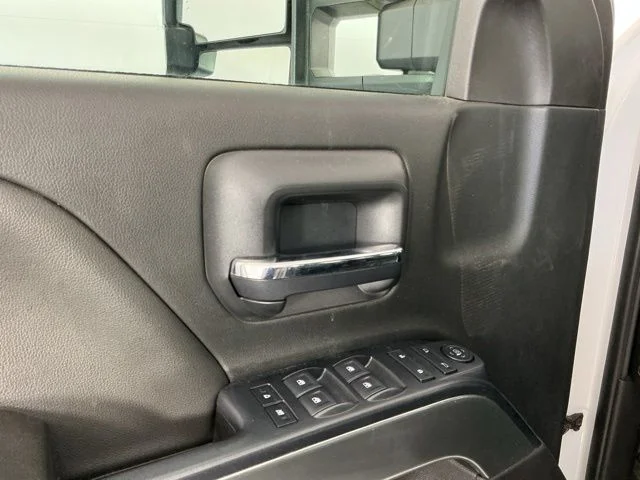Used 2018 White Chevrolet LT image 8