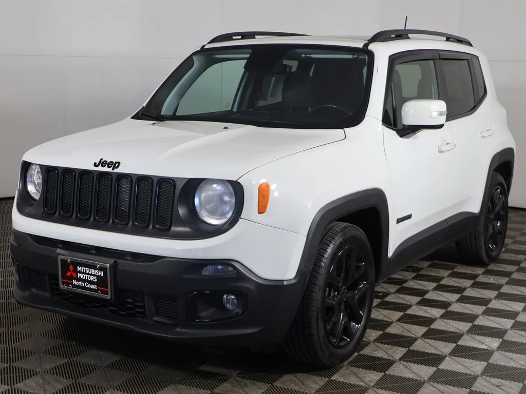 Used 2018 White Jeep Latitude image 5