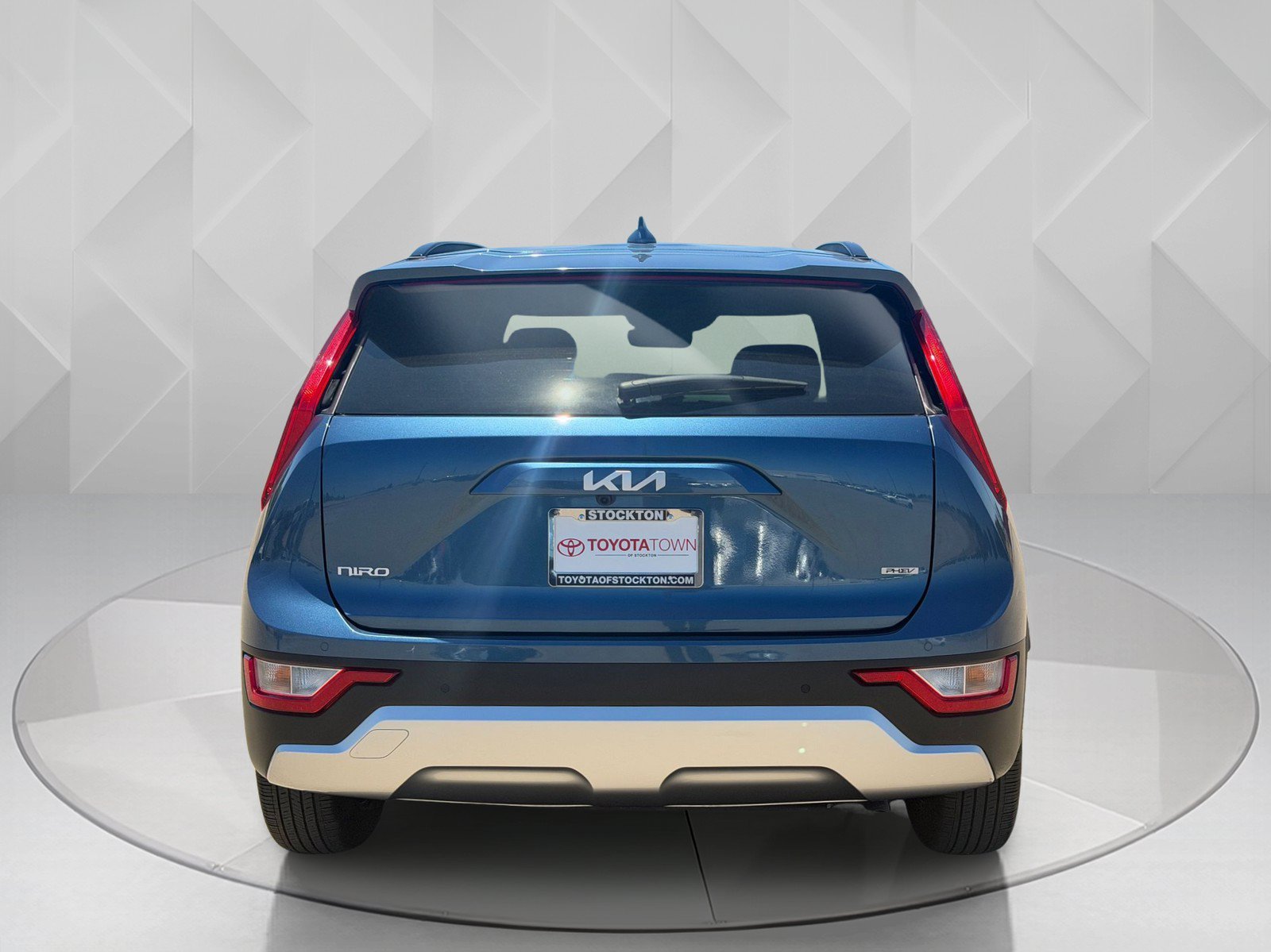 Used 2024 Mineral Blue Kia EX image 4